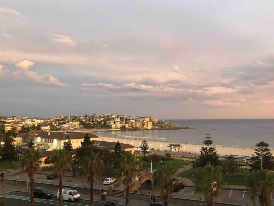 Bondi Beach Waves Beachfront Apartment Sydney Exterior photo
