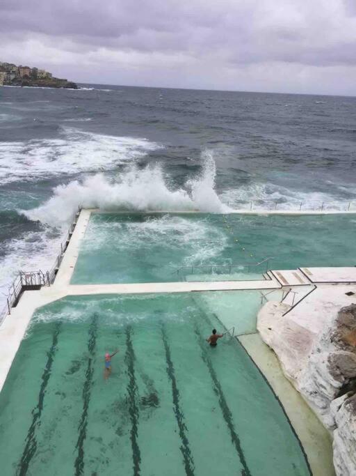 Bondi Beach Waves Beachfront Apartment Sydney Exterior photo