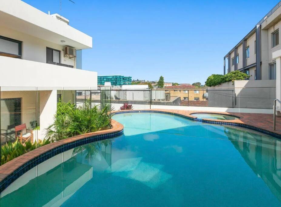 Bondi Beach Waves Beachfront Apartment Sydney Exterior photo